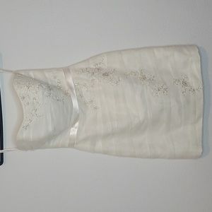 Size 8 David's Bridal Shor Strapless Wedding Dress